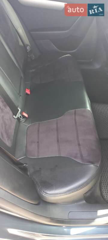 Седан Volkswagen Passat 2011 в Києві