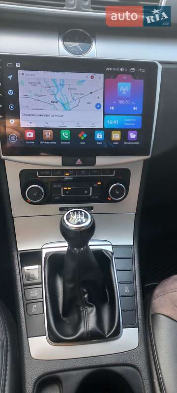 Седан Volkswagen Passat 2011 в Києві