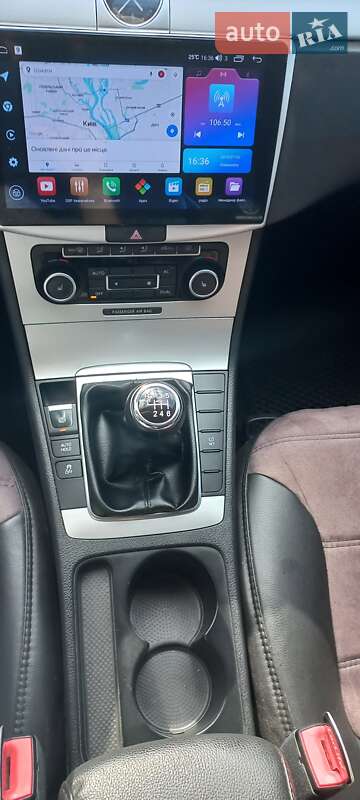 Седан Volkswagen Passat 2011 в Києві