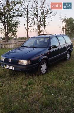 Універсал Volkswagen Passat 1990 в Ратному