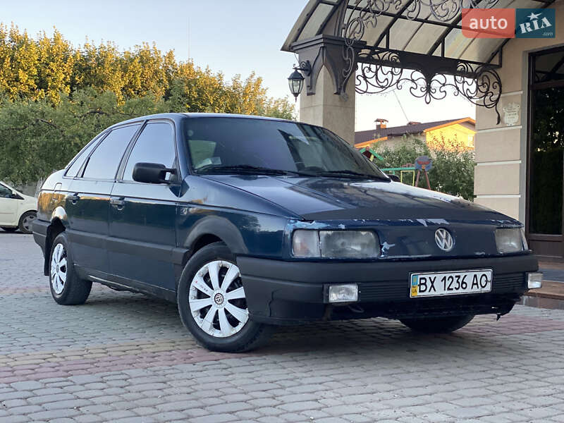 Седан Volkswagen Passat 1989 в Дунаївцях