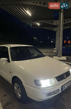 Седан Volkswagen Passat 1995 в Львове