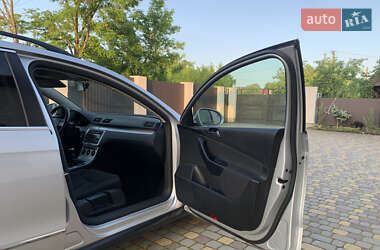 Універсал Volkswagen Passat 2009 в 