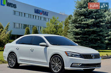 Седан Volkswagen Passat 2018 в Днепре