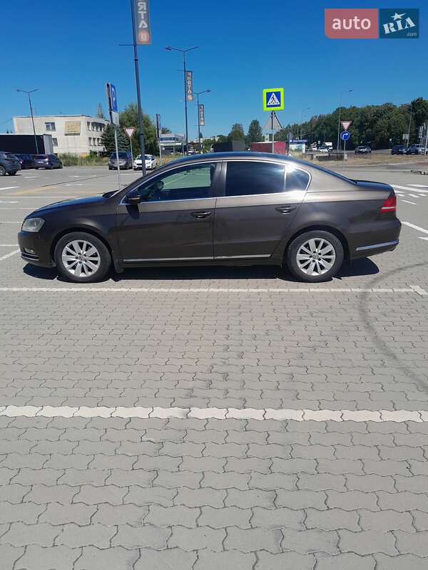 Седан Volkswagen Passat 2012 в Львове