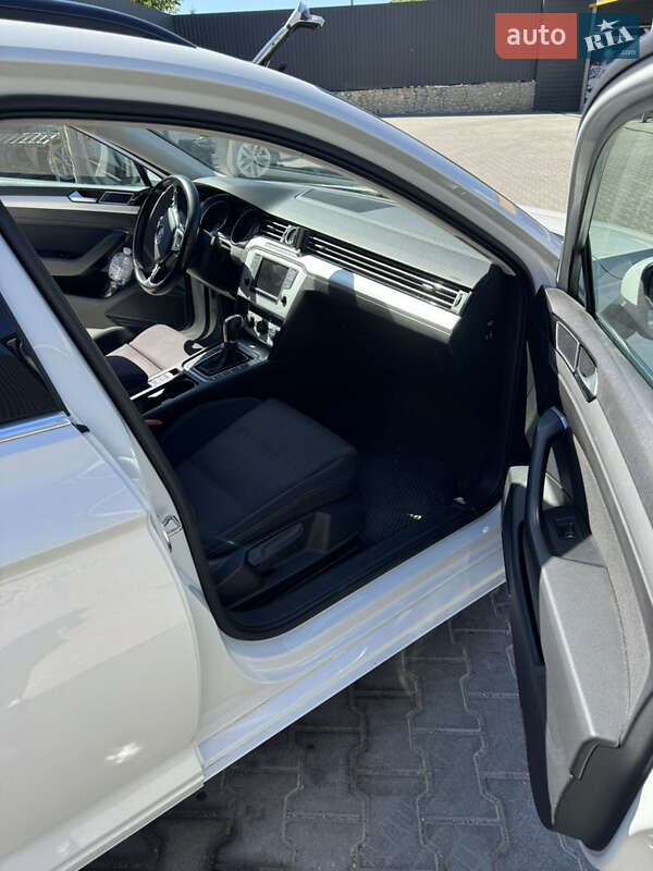 Універсал Volkswagen Passat 2015 в Тернополі