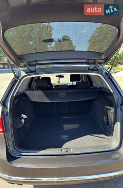 Универсал Volkswagen Passat 2011 в 