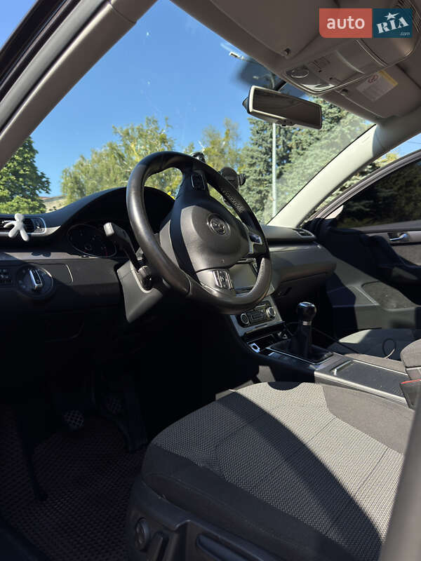 Универсал Volkswagen Passat 2011 в Житомире