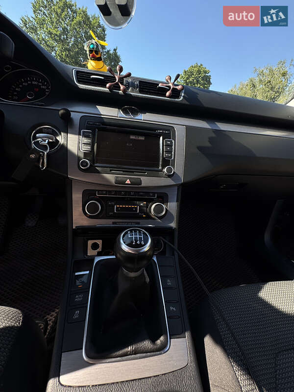 Универсал Volkswagen Passat 2011 в Житомире