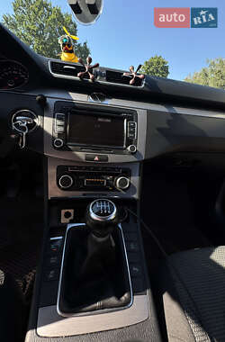 Универсал Volkswagen Passat 2011 в 
