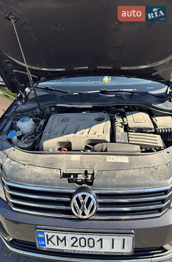 Универсал Volkswagen Passat 2011 в 