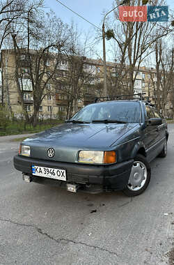 Седан Volkswagen Passat 1990 в Києві