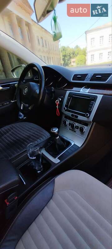 Седан Volkswagen Passat 2012 в Тульчині