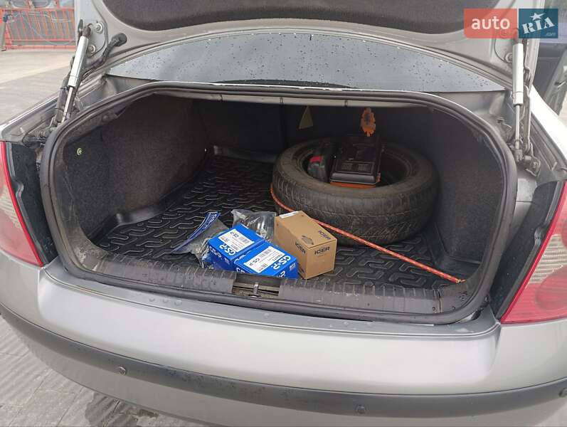 Седан Volkswagen Passat 2002 в Буске