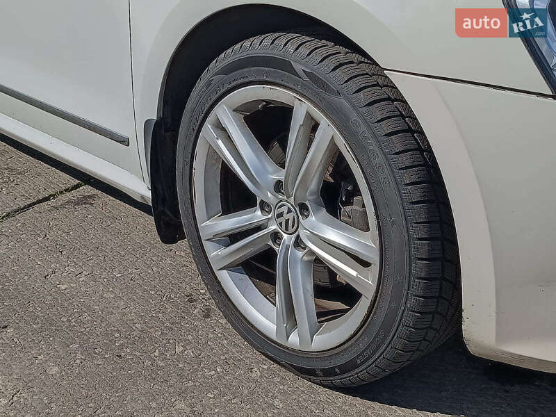 Седан Volkswagen Passat 2015 в Харькове