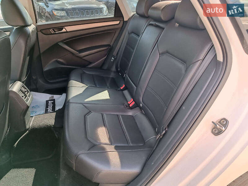 Седан Volkswagen Passat 2015 в Харькове