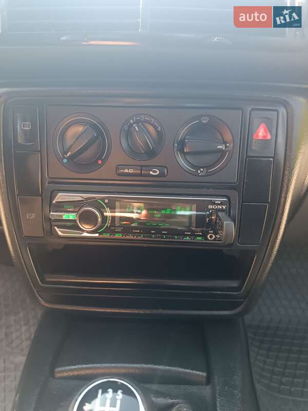 Седан Volkswagen Passat 2001 в Хороле фото 10 Седан Volkswagen Passat 2001 в Хороле