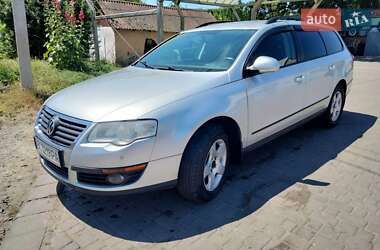 Універсал Volkswagen Passat 2011 в Львові