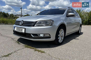 Універсал Volkswagen Passat 2013 в Житомирі