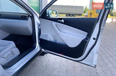 Універсал Volkswagen Passat 2010 в 