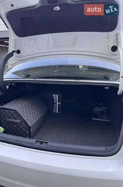 Седан Volkswagen Passat 2012 в 