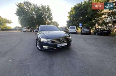 Универсал Volkswagen Passat 2020 в Вараше