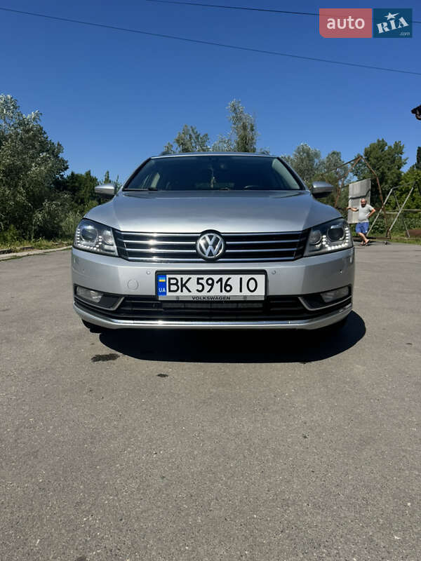 Універсал Volkswagen Passat 2011 в Охтирці