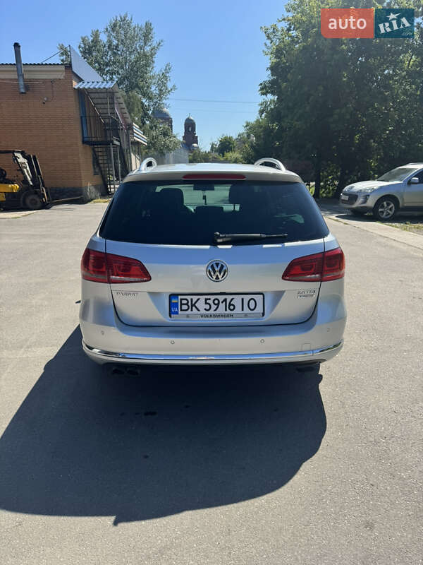 Універсал Volkswagen Passat 2011 в Охтирці
