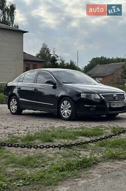 Седан Volkswagen Passat 2007 в Ромнах