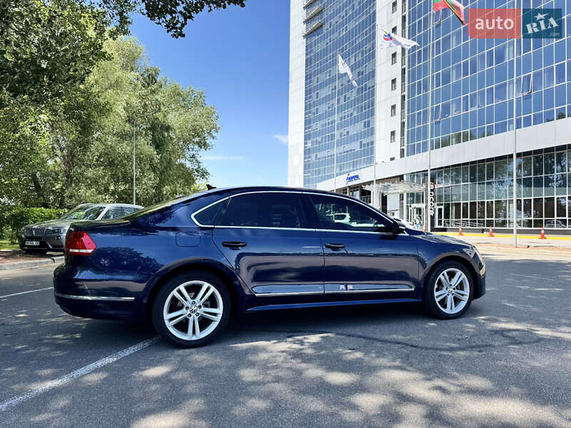 Седан Volkswagen Passat 2012 в Рівному