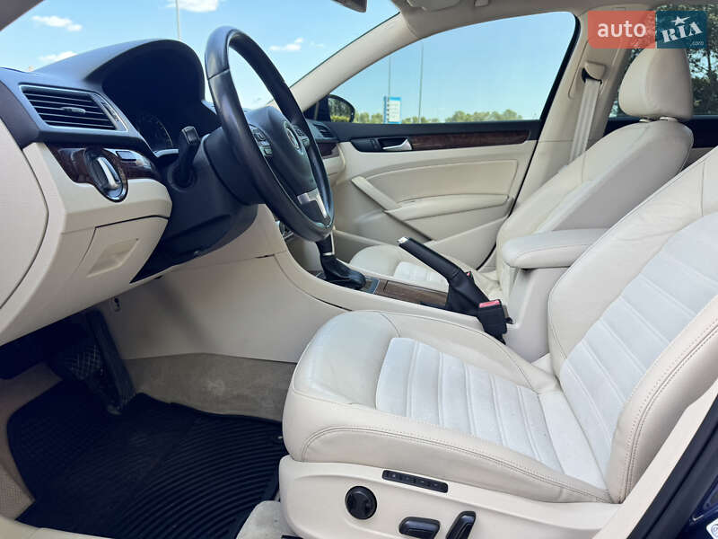 Седан Volkswagen Passat 2012 в Рівному