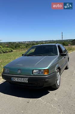 Седан Volkswagen Passat 1989 в Бориславе