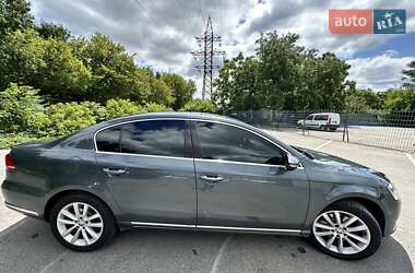 Седан Volkswagen Passat 2012 в Днепре