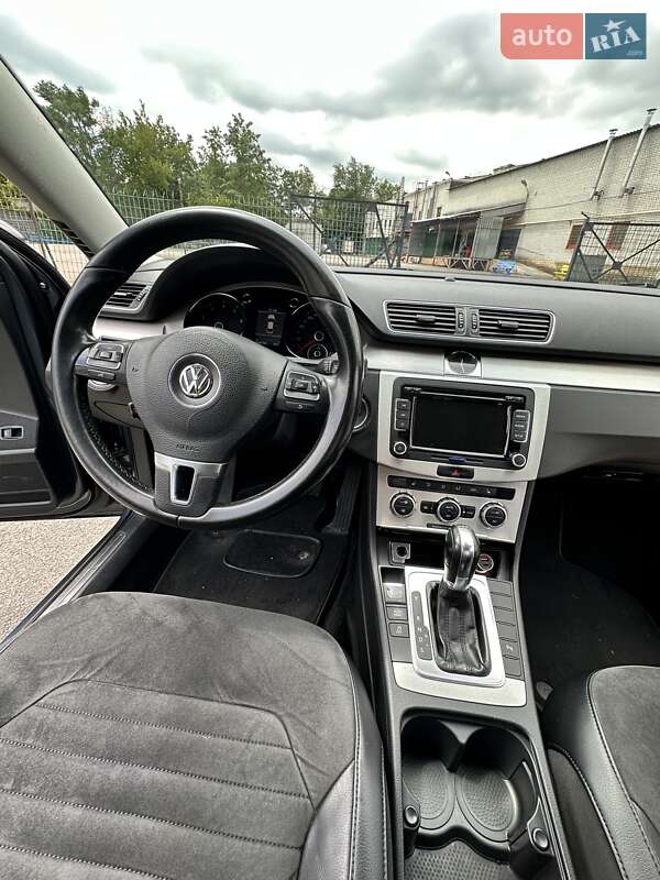 Седан Volkswagen Passat 2012 в Днепре