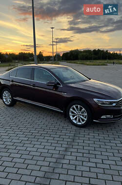 Седан Volkswagen Passat 2015 в Львове