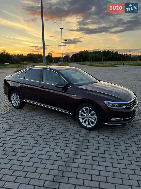 Седан Volkswagen Passat 2015 в Львове