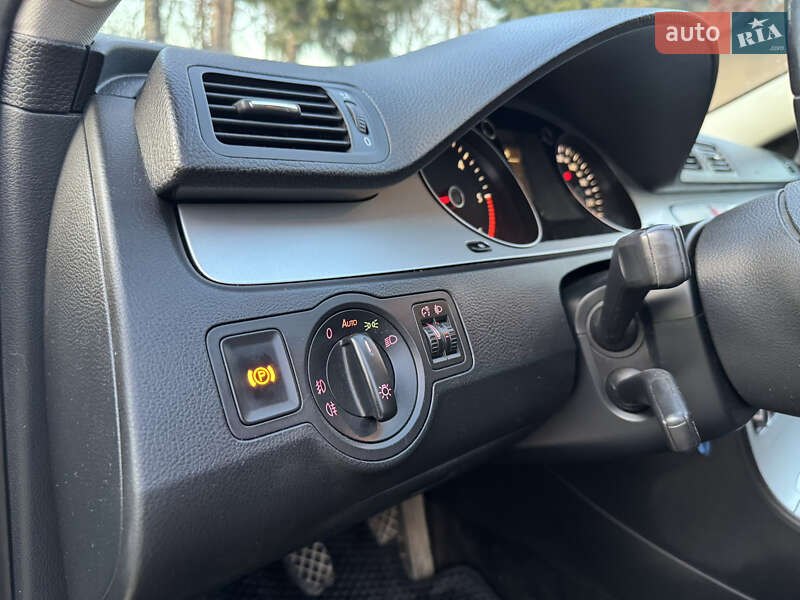 Универсал Volkswagen Passat 2009 в Самборе