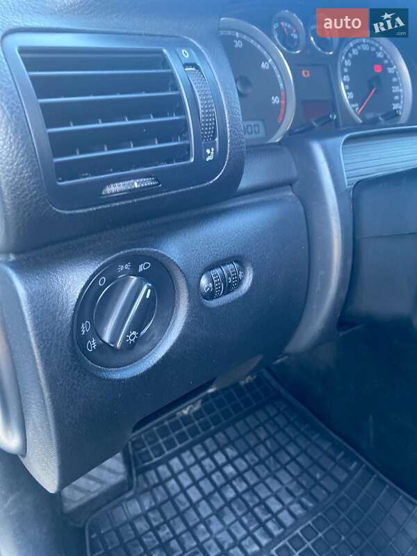 Універсал Volkswagen Passat 2003 в Чернівцях
