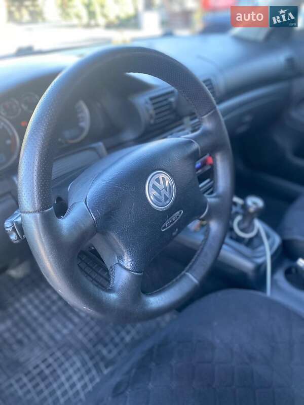 Універсал Volkswagen Passat 2003 в Чернівцях
