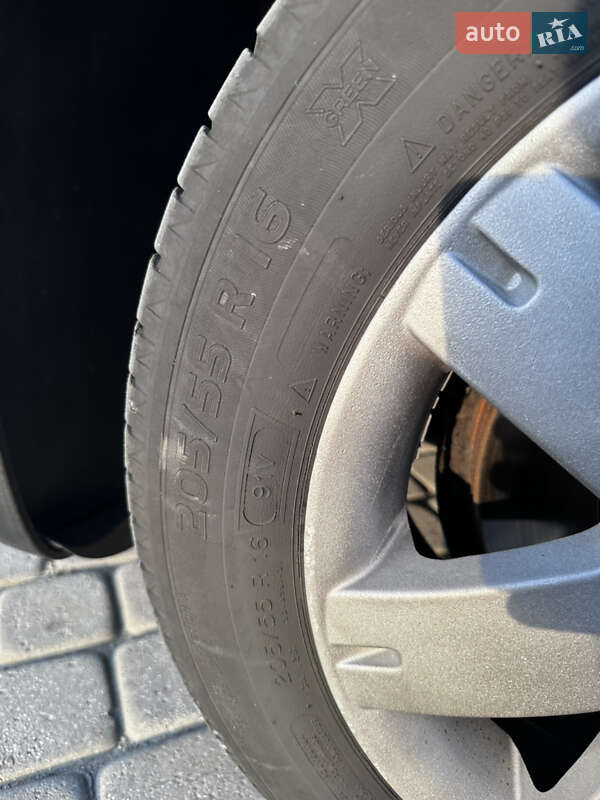 Седан Volkswagen Passat 2002 в Ужгороде