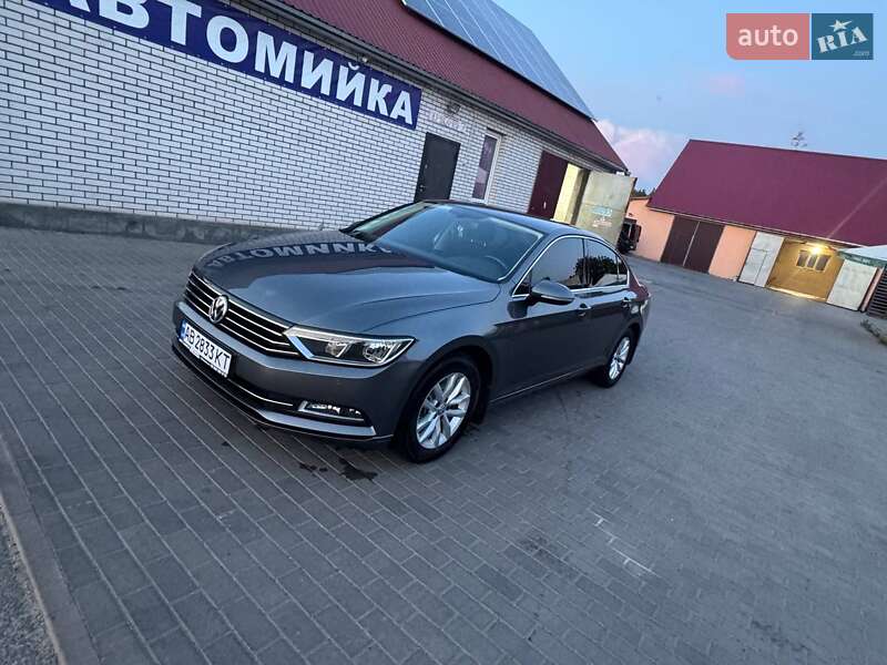 Седан Volkswagen Passat 2015 в Казатине