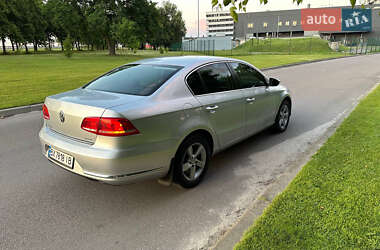 Седан Volkswagen Passat 2011 в Киеве