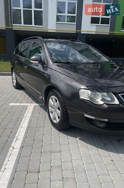 Універсал Volkswagen Passat 2010 в Львові