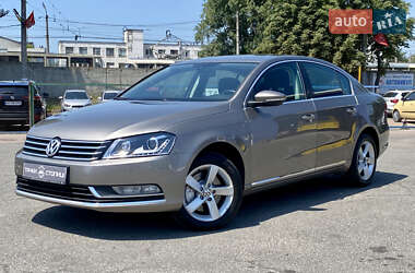 Седан Volkswagen Passat 2011 в Києві