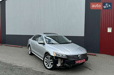 Седан Volkswagen Passat 2017 в Луцке