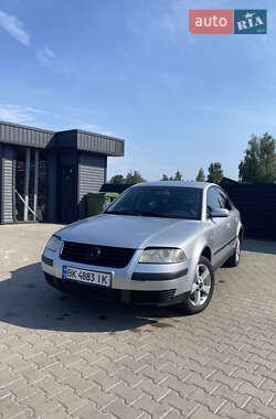 Седан Volkswagen Passat 2001 в Глинном