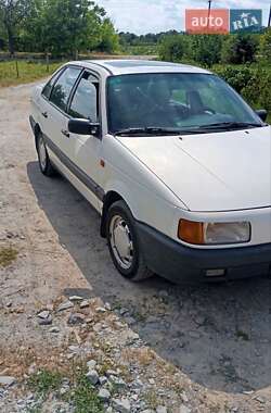 Седан Volkswagen Passat 1993 в 