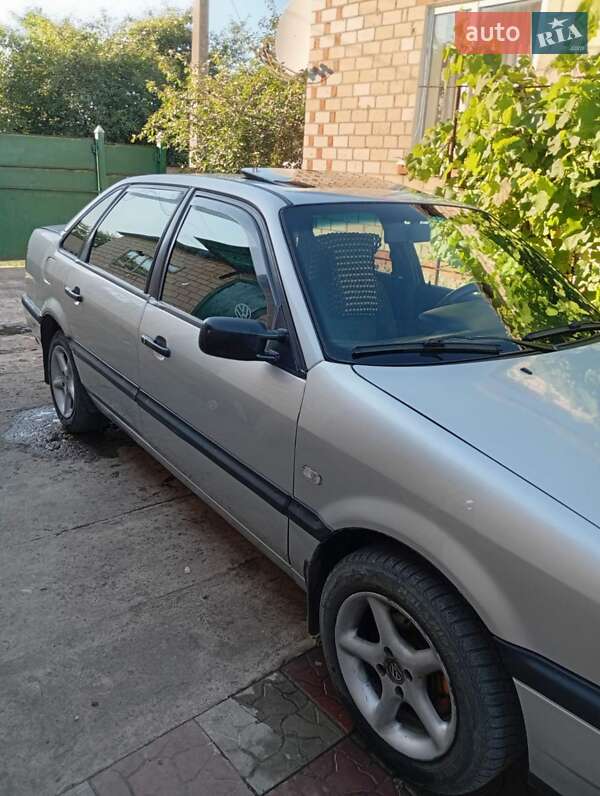 Седан Volkswagen Passat 1996 в Новій Водолагі