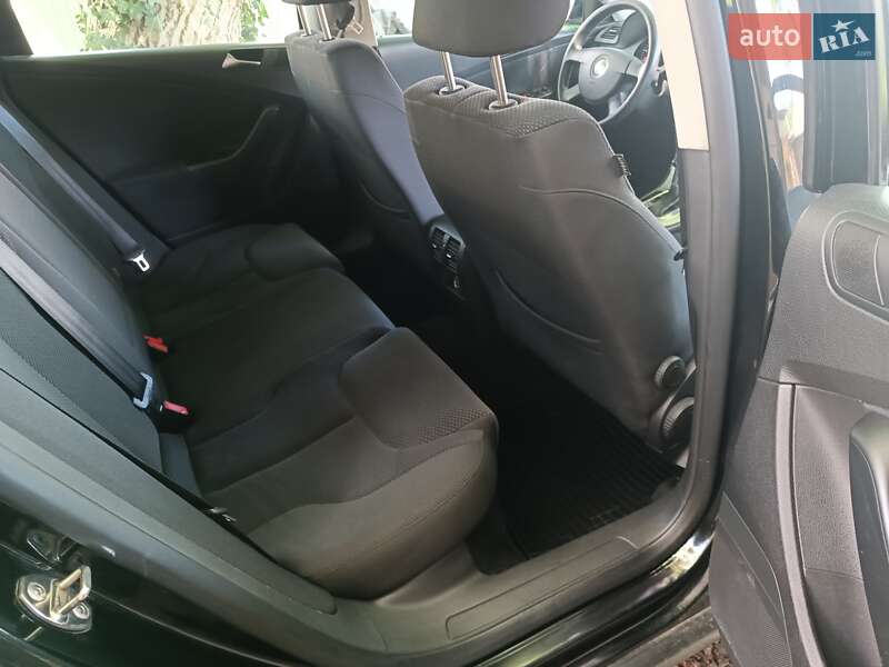 Универсал Volkswagen Passat 2010 в Луцке