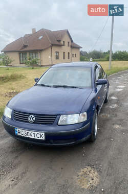 Седан Volkswagen Passat 1997 в Луцке
